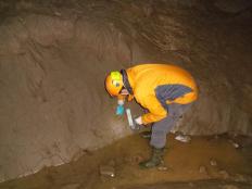 Postojnska jama – sampling of alluvial sediments.